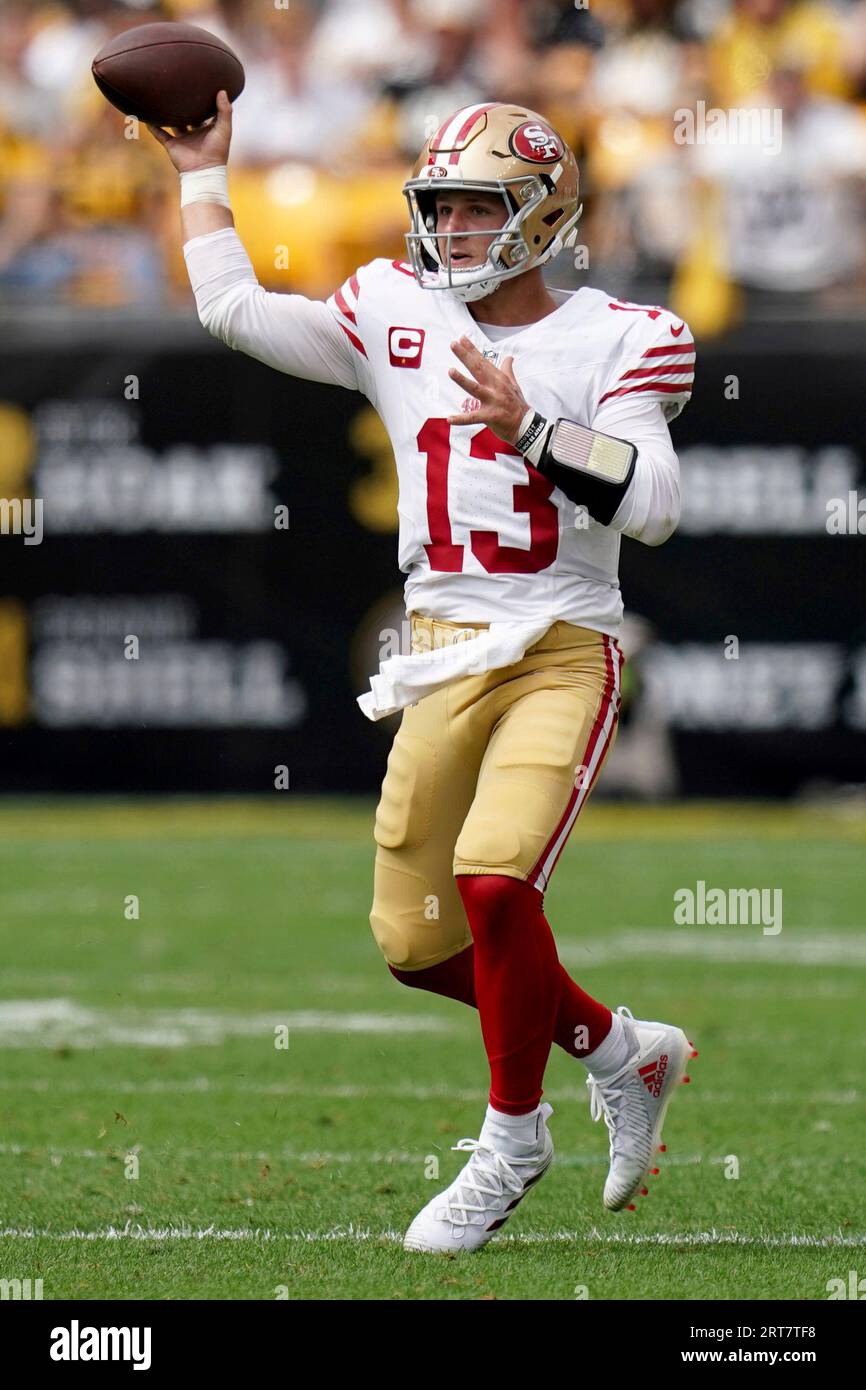 San Francisco 49ers quarterback Brock Purdy (14) scrambles in the fourth  quarter of the NFL game between the San Francisco 49ers and the Houston  Texan Stock Photo - Alamy