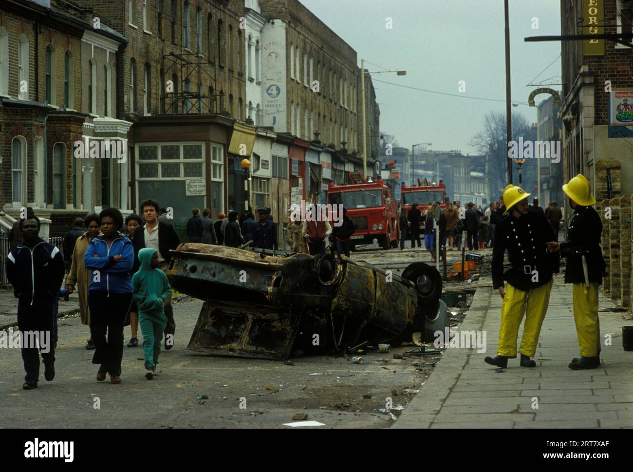 Brixton Riots 1980s UK.  The day after local local people looking at damage caused to their neighbourhood. Brixton South London Uk April 1981 England HOMER SYKES. Stock Photo