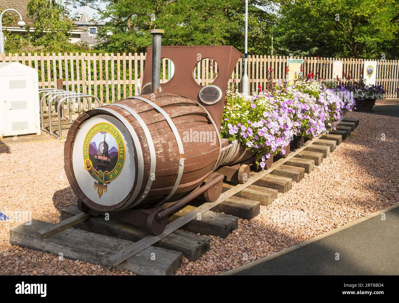 A floral train at Pitlochry railway station, Scotland, UK Stock Photo