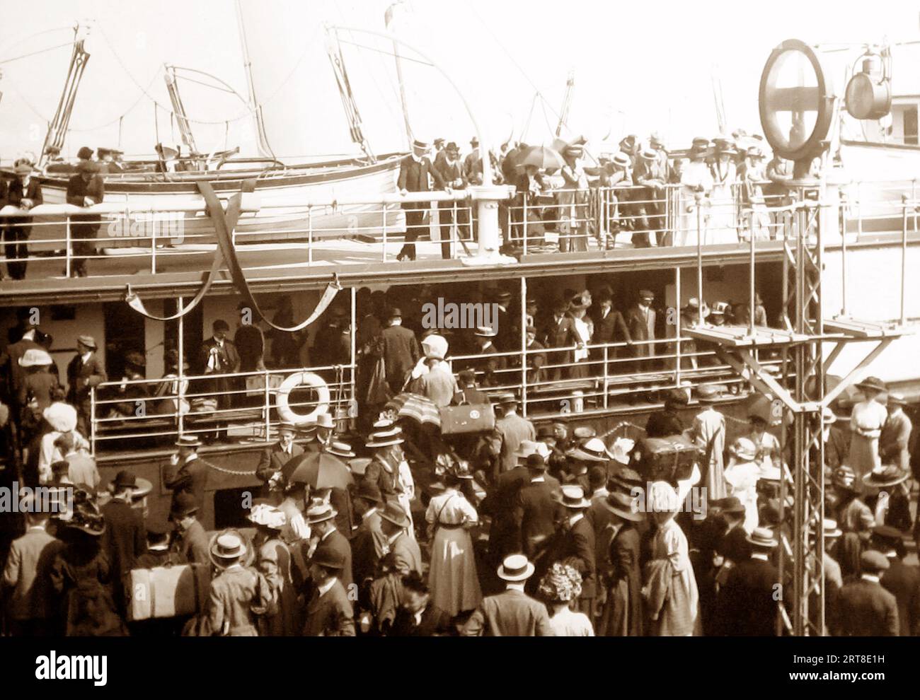 Boarding the SS Victoria ferry at Folkestone, early 1900s Stock Photo