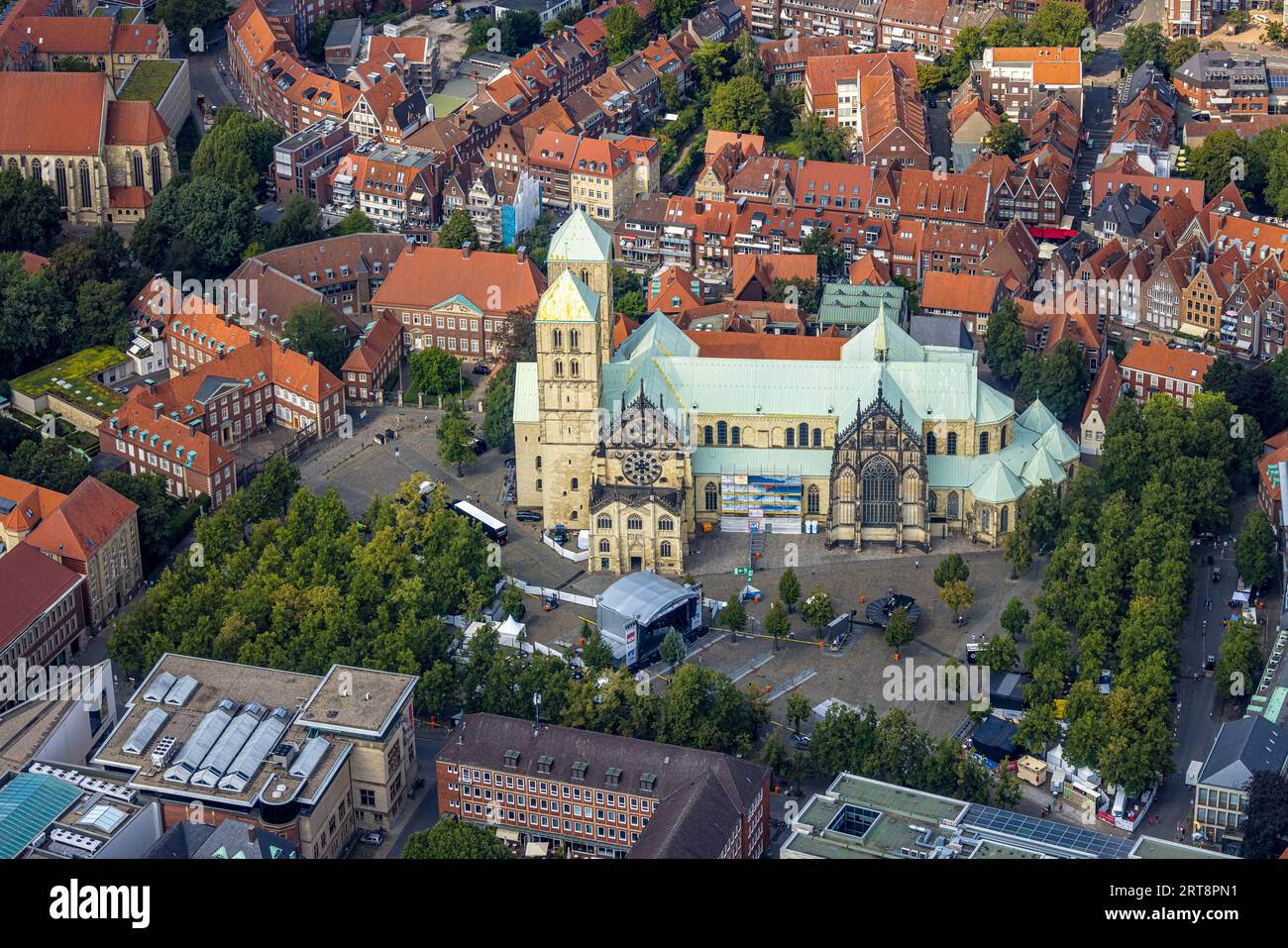 Aerial view, St. Paul's Cathedral with cathedral square, catholic cathedral and historical market place, main stage for the city festival 'Münster mit Stock Photo