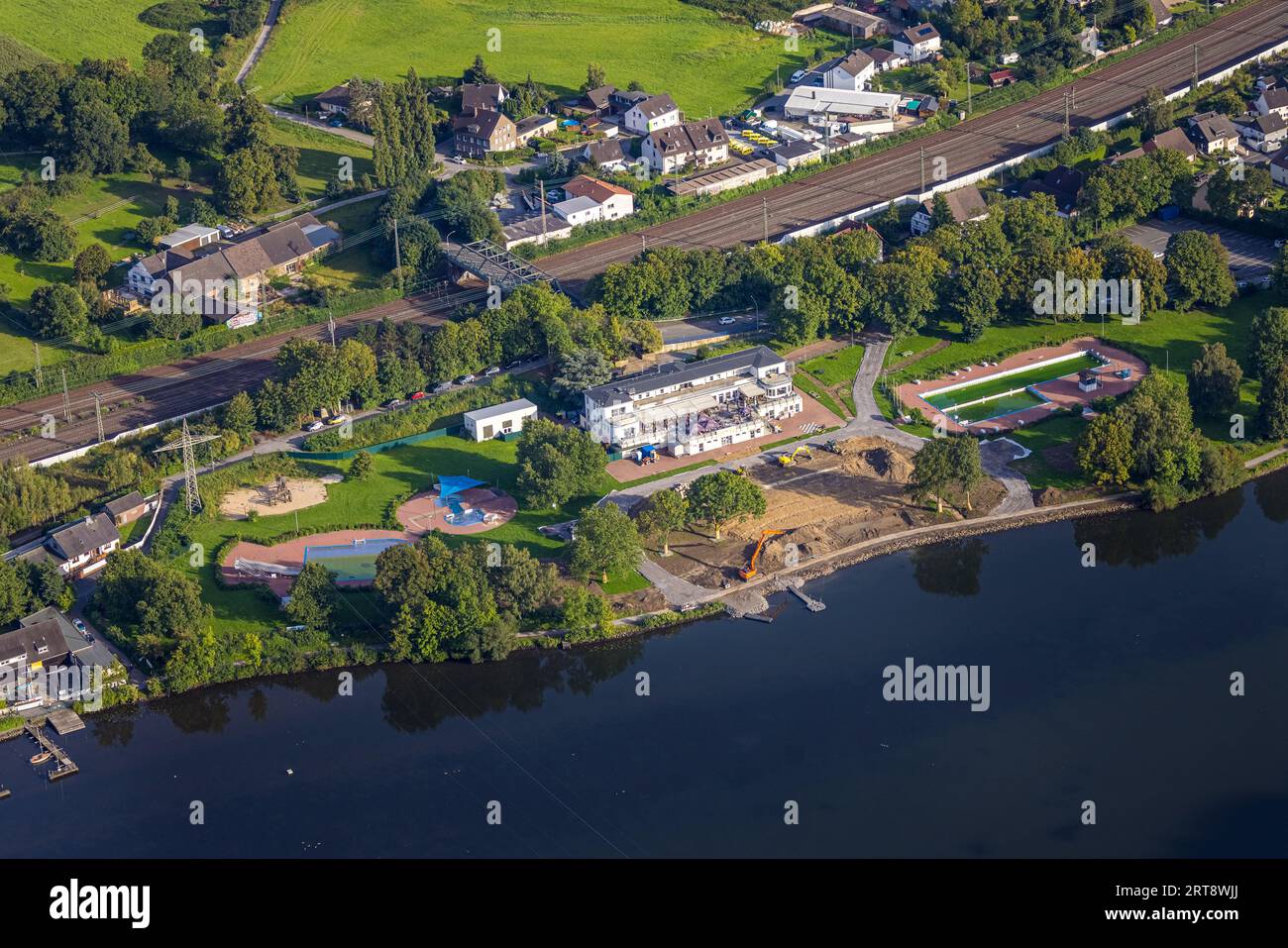 aerial-view-beach-house-at-hengsteysee-south-shore-construction-site