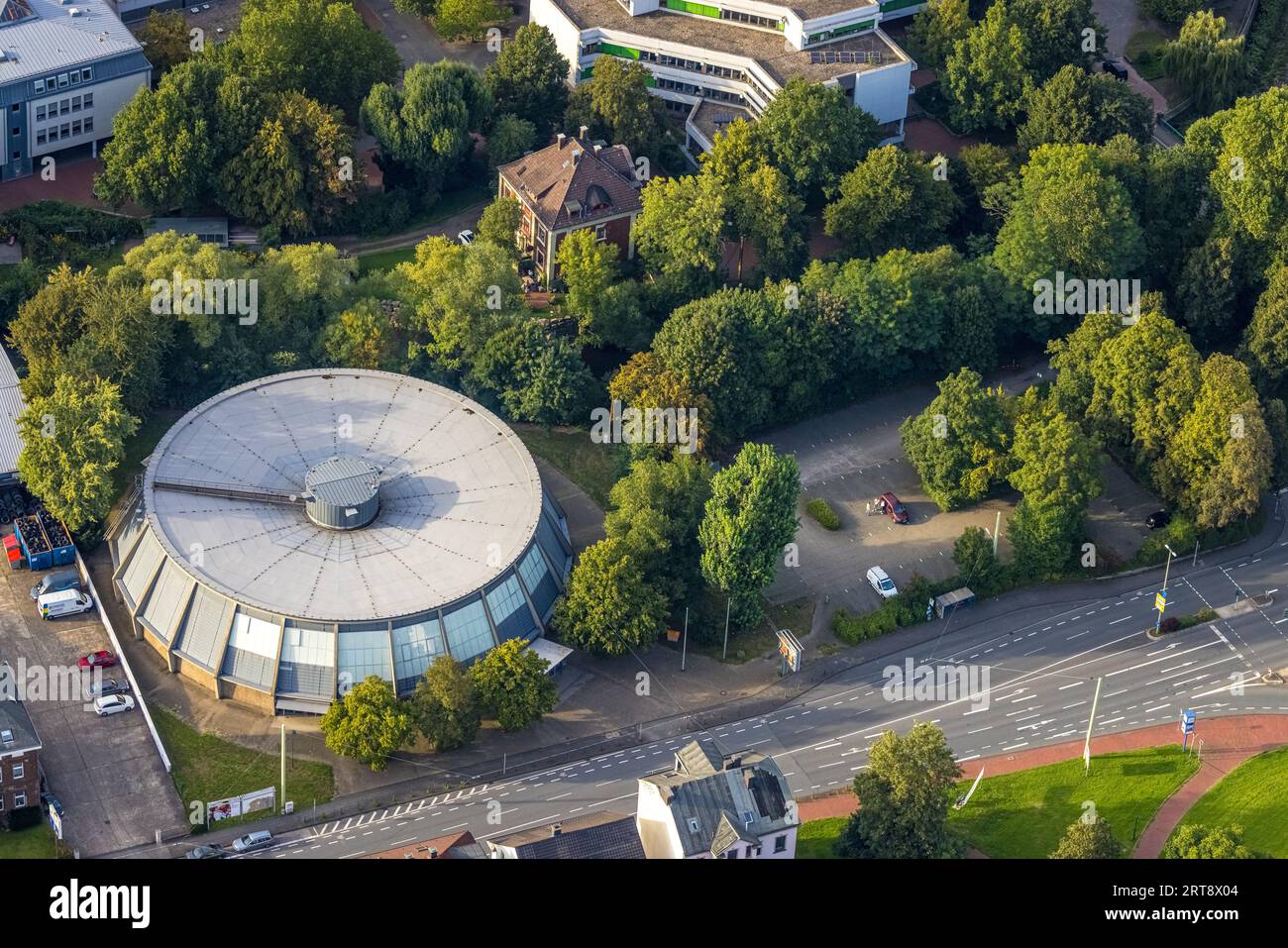 Round gym at haspe comprehensive school hires stock photography and