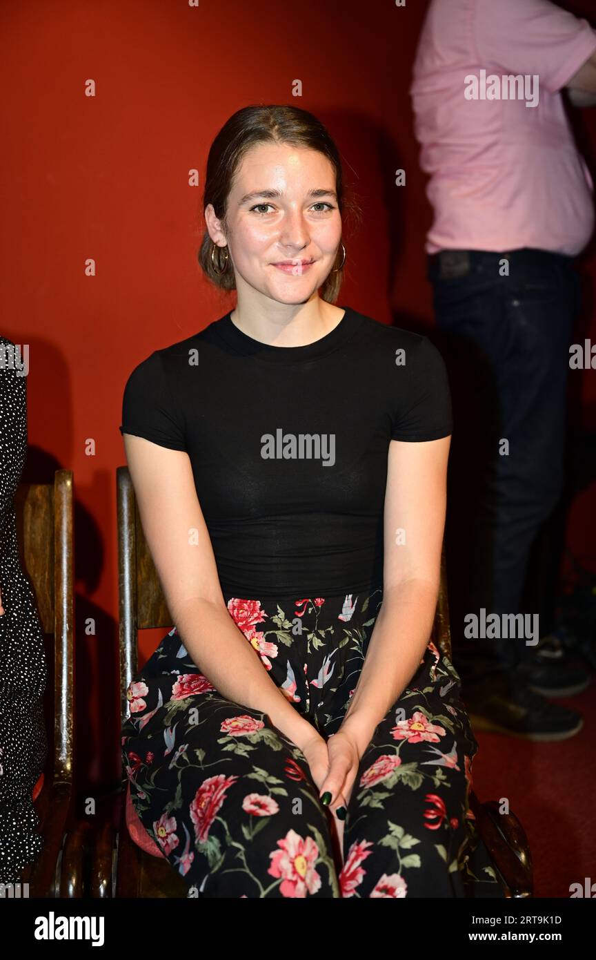 Solveig Kolletzki bei der Jahrespressekonferenz zur Spielzeit 2023/2024 im Theater am Solveig Kolletzki bei der Jahrespressekonferenz zur Spielzeit 2023/2024 im Theater am