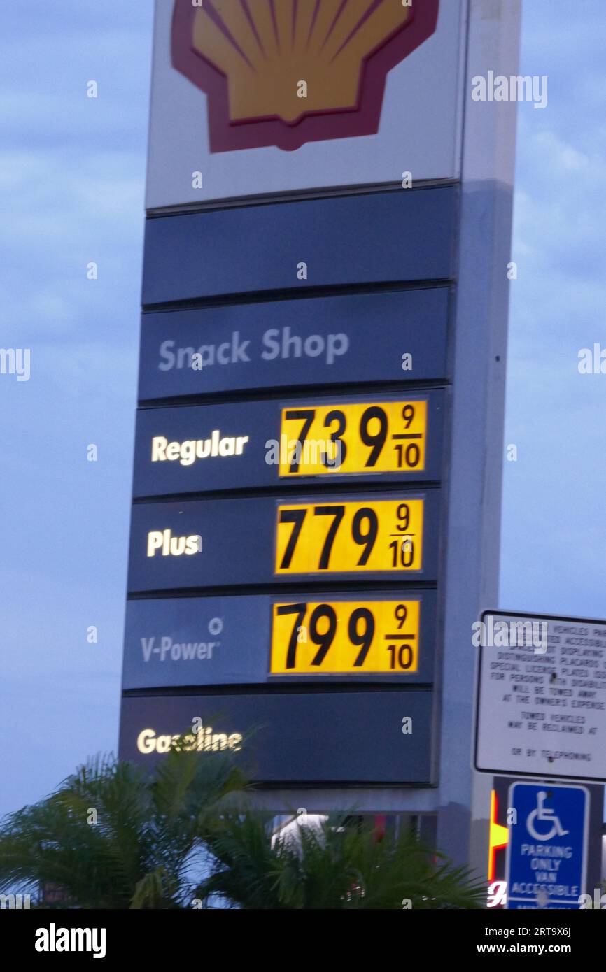 los-angeles-california-usa-9th-september-2023-a-general-view-of-atmosphere-of-gas-prices-sign-799-on-september-9-2023-in-los-angeles-california-usa-photo-by-barry-kingalamy-stock-photo-2RT9X6J.jpg