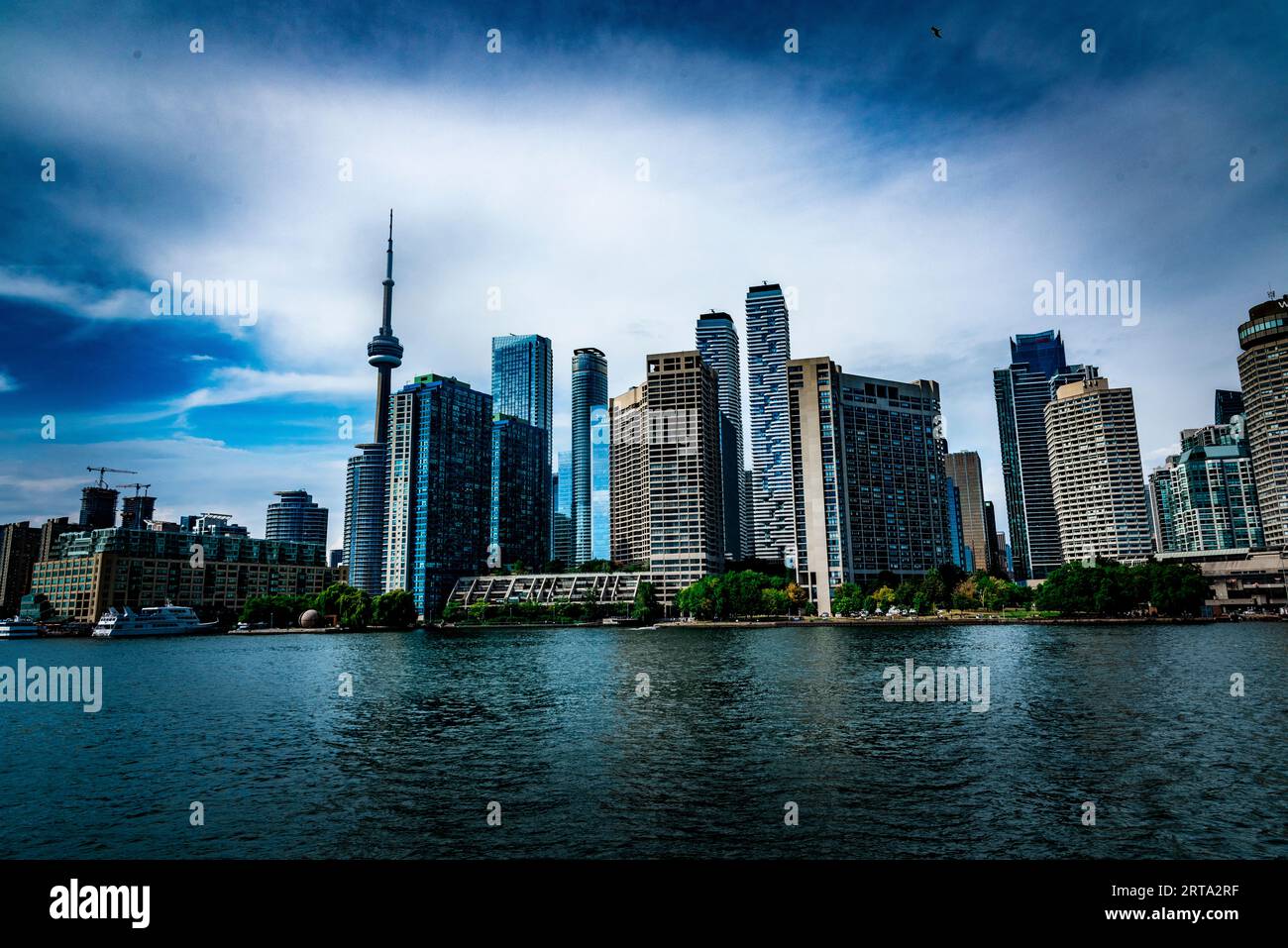 TORONTO CANADA 11-09-2023-PASEANDO POR LA CIUDAD Toronto, la capital de la provincia de Ontario, es una importante ciudad de Stock Photo
