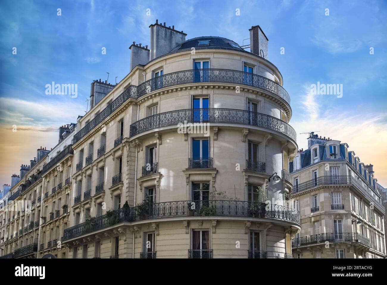 Paris, beautiful building rue du Rocher, in the 8e arrondissement, a ...