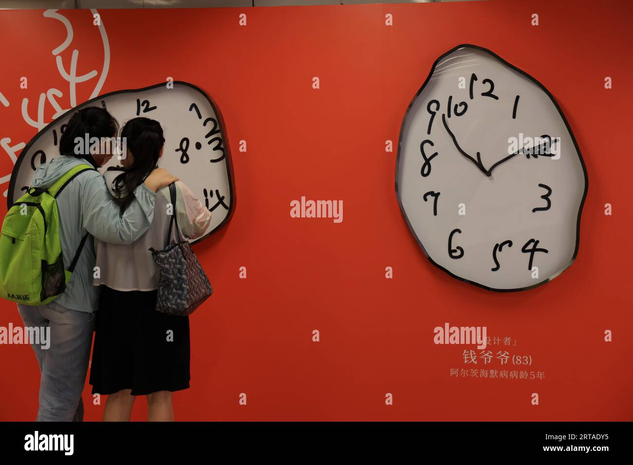 The clock drawing tests conducted by elderly people with Alzheimer's