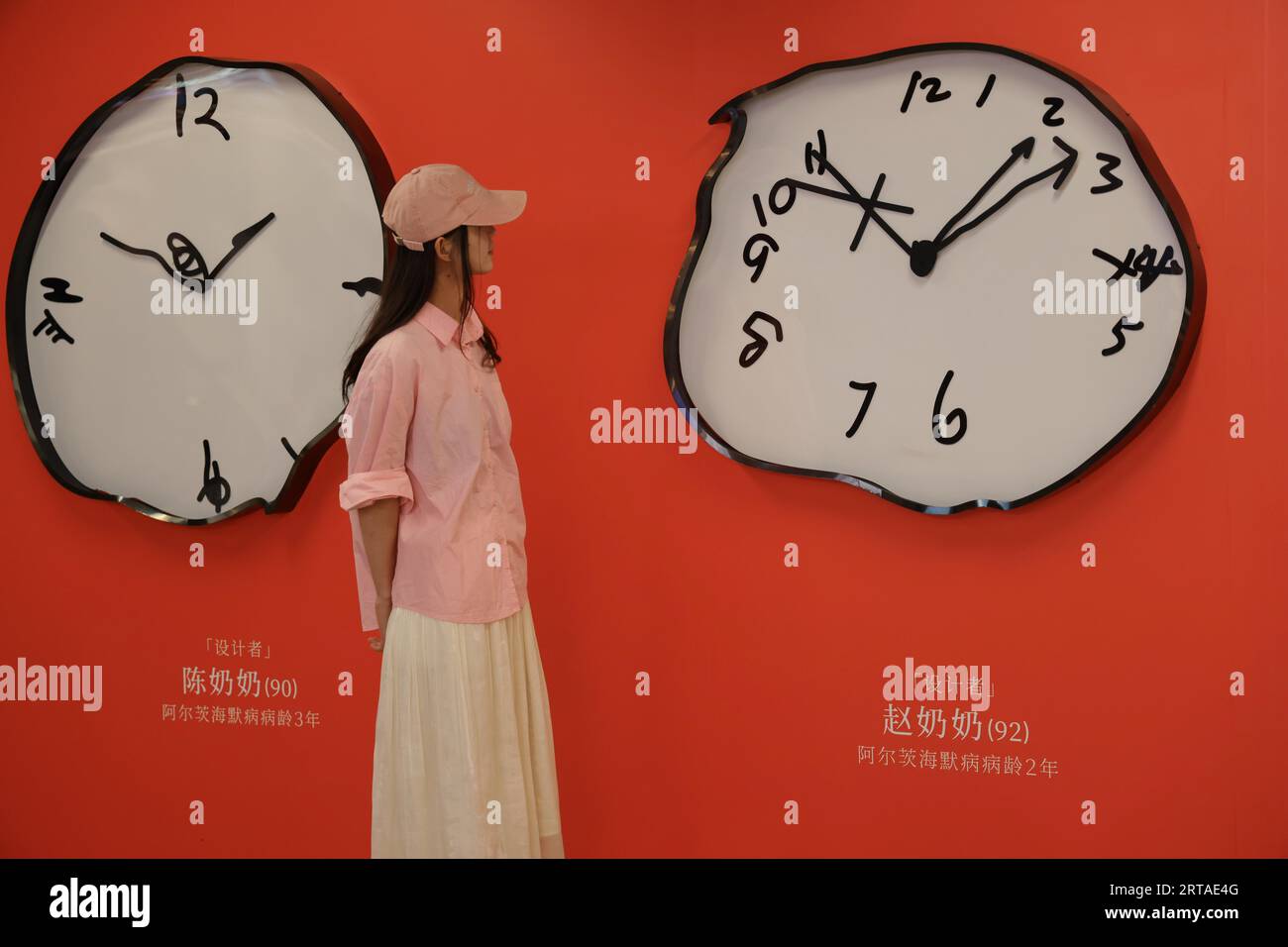 The clock drawing tests conducted by elderly people with Alzheimer's