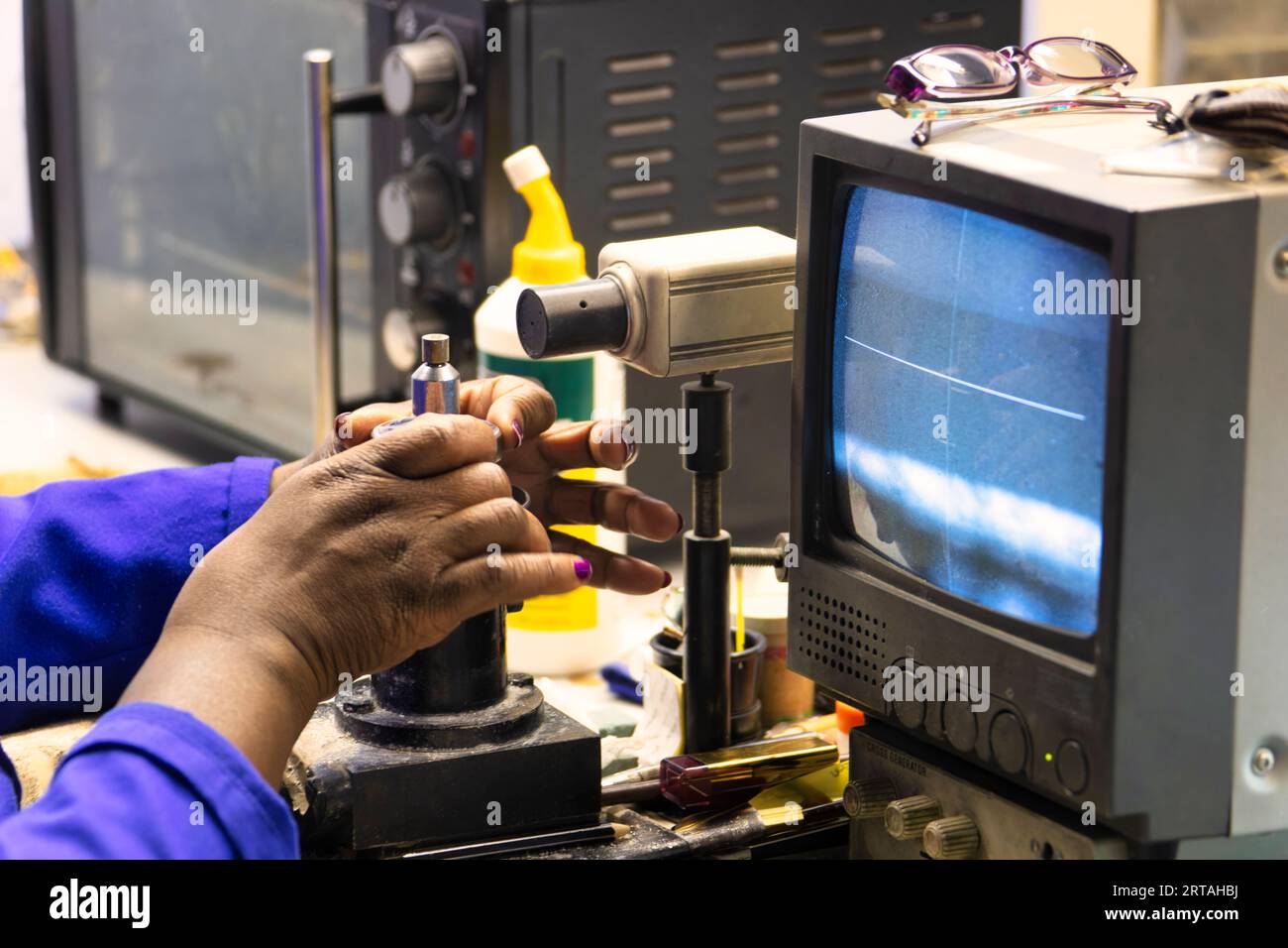 african worker working in a diamond polishing factory at a machine Stock Photo