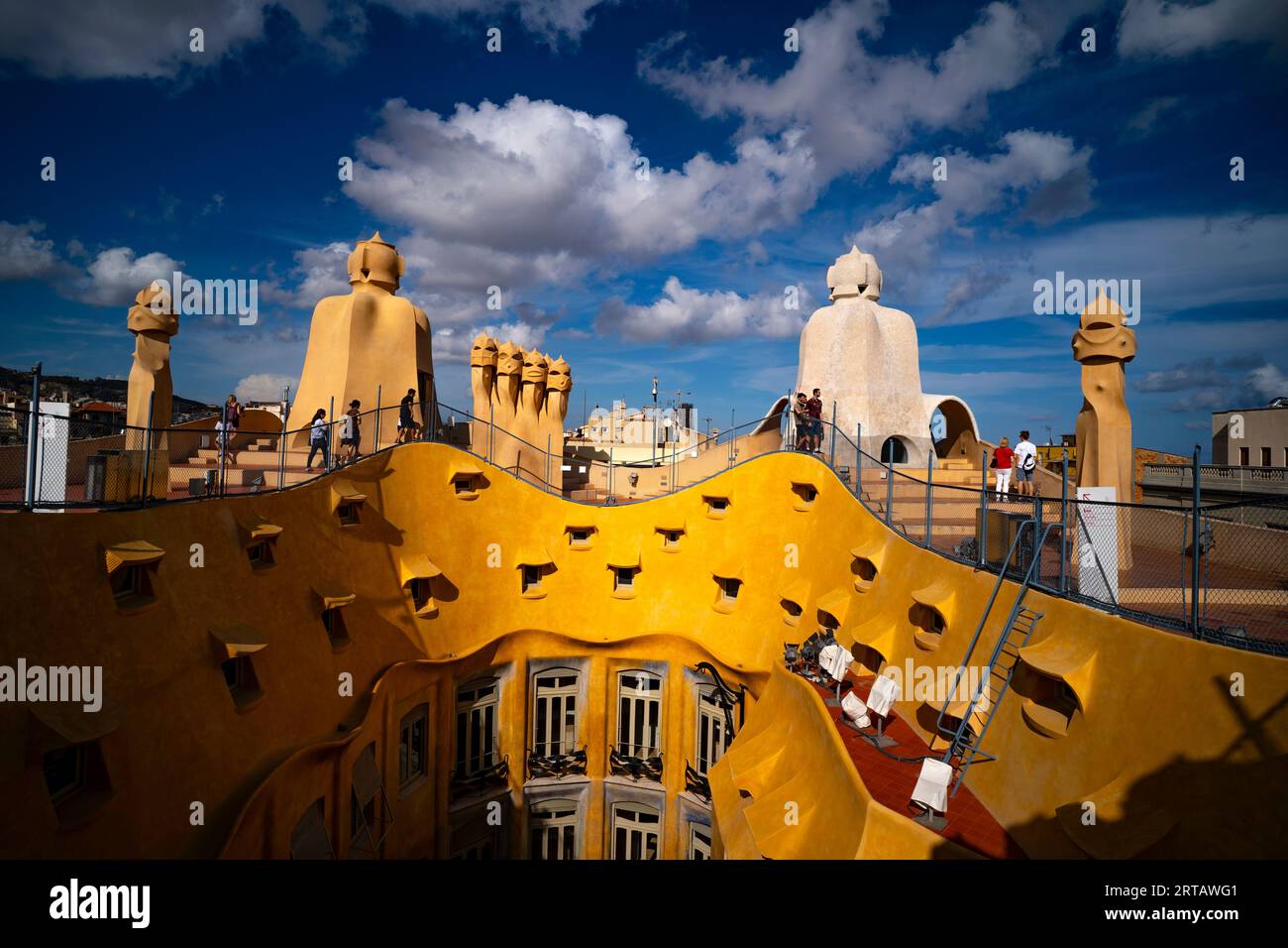 la pedrera casa milà paseo de gracia barcelona