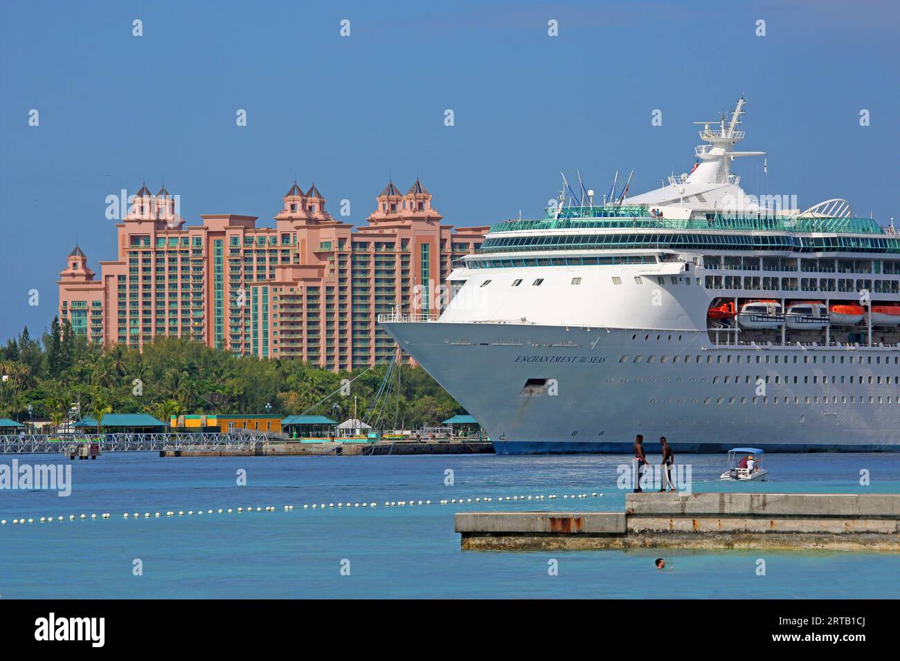 Junkanoo Beach and cruise ships in Nassau Harbour, New Providence Island, The Bahamas Stock Photo