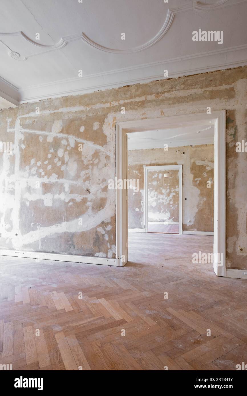 Room before renovation, empty flat interior in old building Stock Photo
