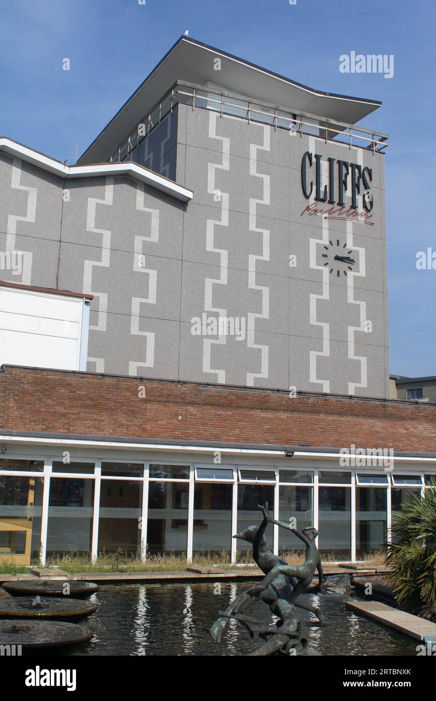 The Cliffs Pavilion Stock Photo Alamy