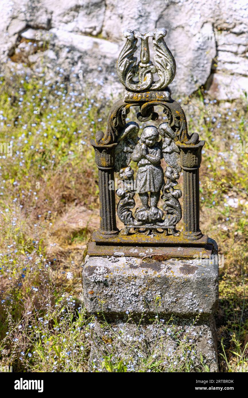 Tomb with an angel in the old German cemetery of the church of Sv. Jana Křtitele in Zátoň, Větřní in the Bohemian Forest in the Moldau Valley in the C Stock Photo