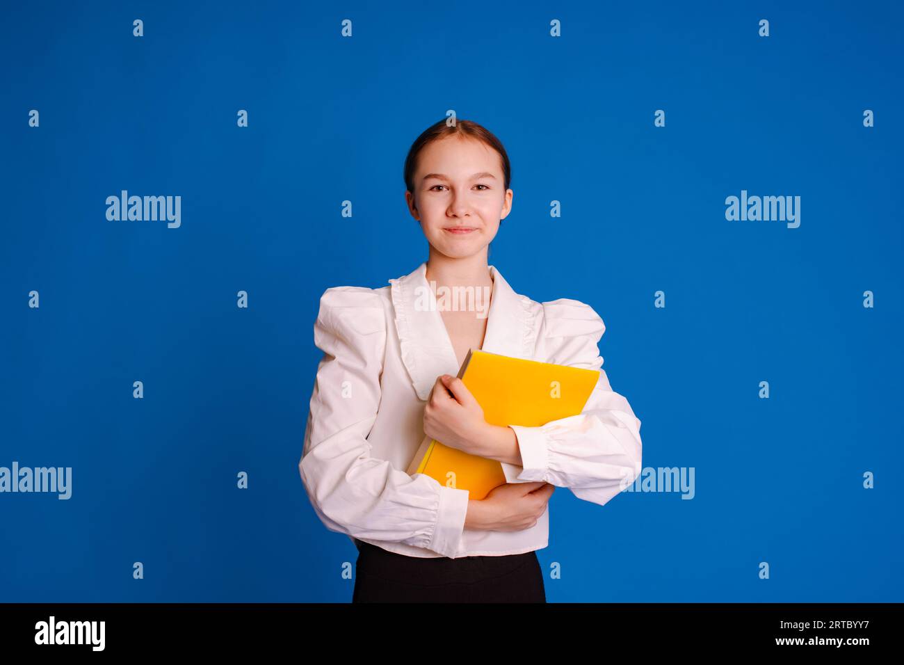 College girl looking at camera hi-res stock photography and images - Alamy
