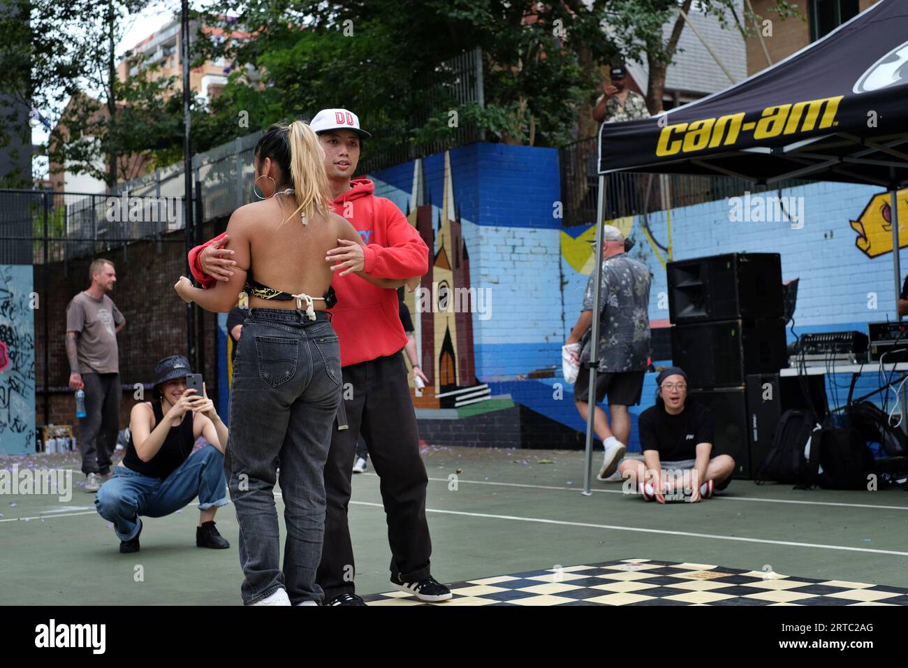 Dance team hip hop battle, Breakdancing performances, man and woman in competition battles on the basketball courts of  Woolloomooloo, Sydney Stock Photo