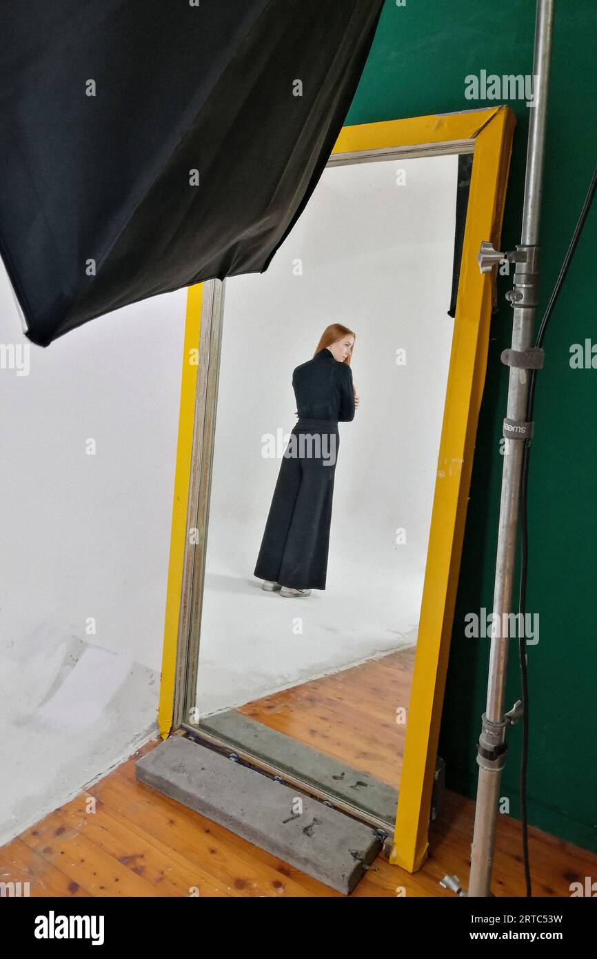 Italy Milan Photo Workshop With Model Stock Photo Alamy
