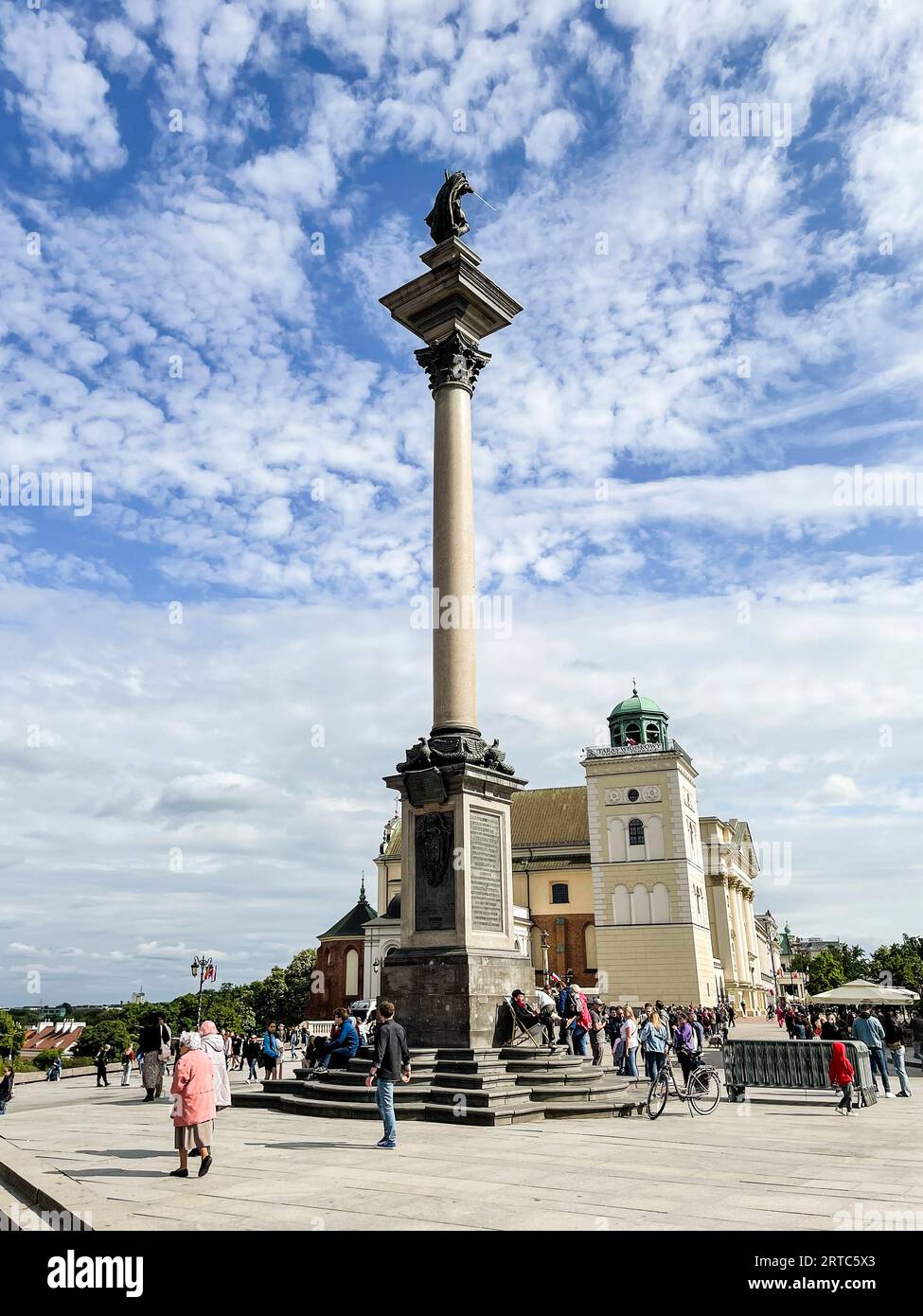 Square column frame hi-res stock photography and images - Alamy