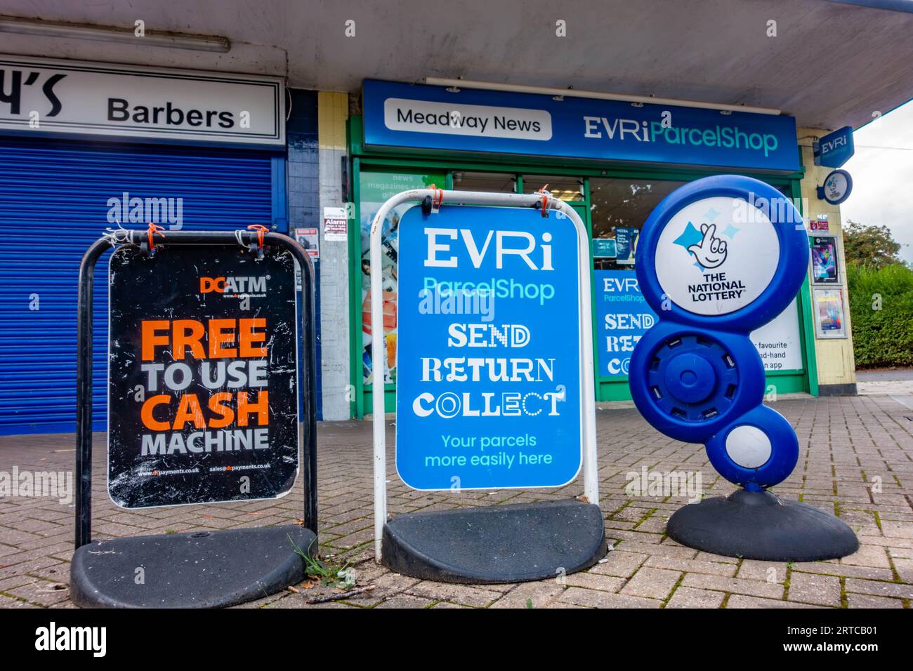 Evri parcelshop hi-res stock photography and images - Alamy