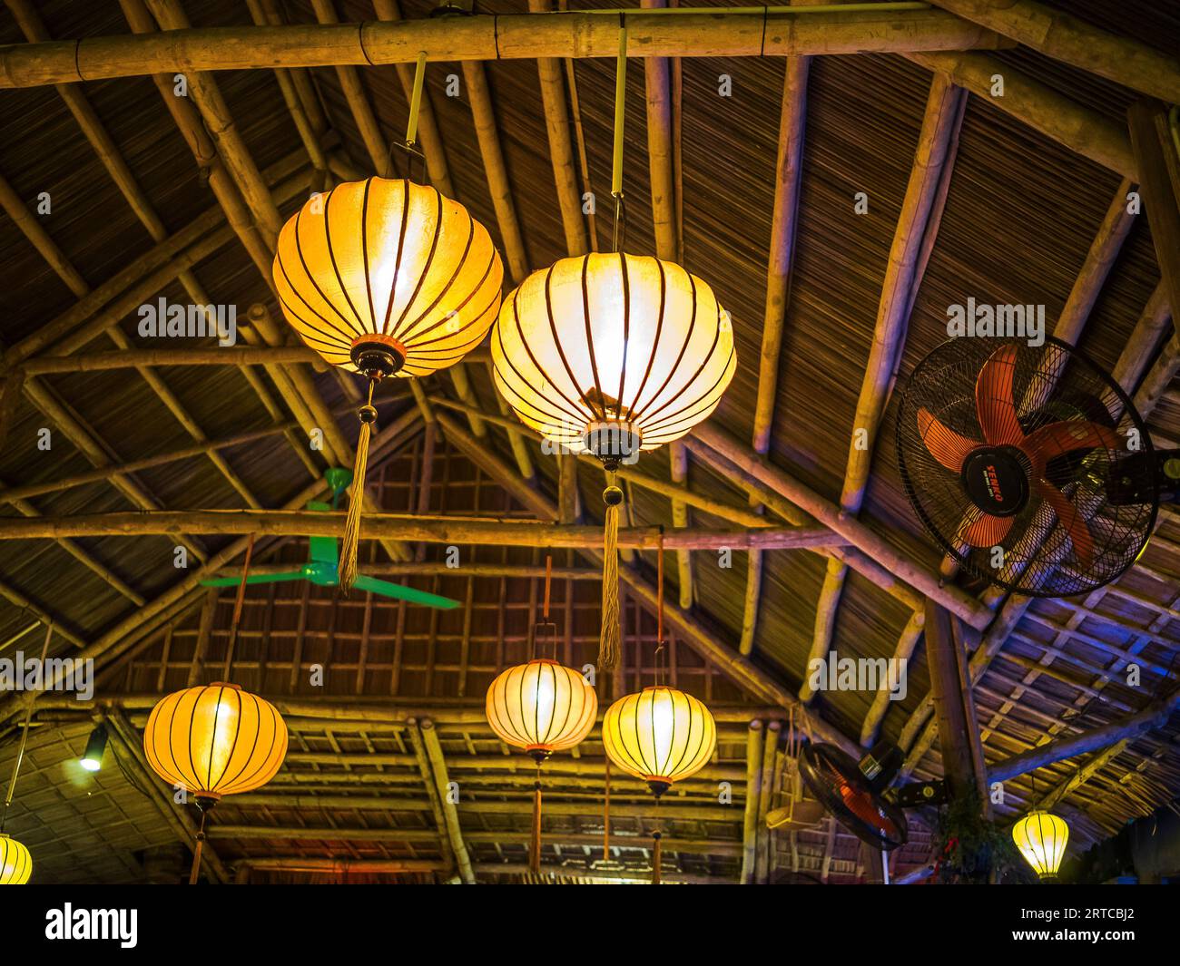 Wooden ceiling hanging lanterns hi-res stock photography and images - Alamy