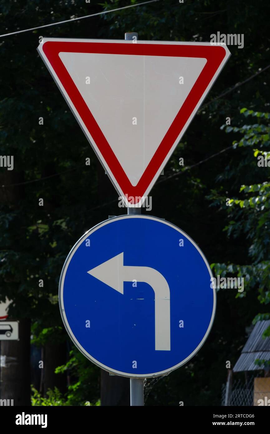 Car with road direction arrows hi-res stock photography and images - Alamy