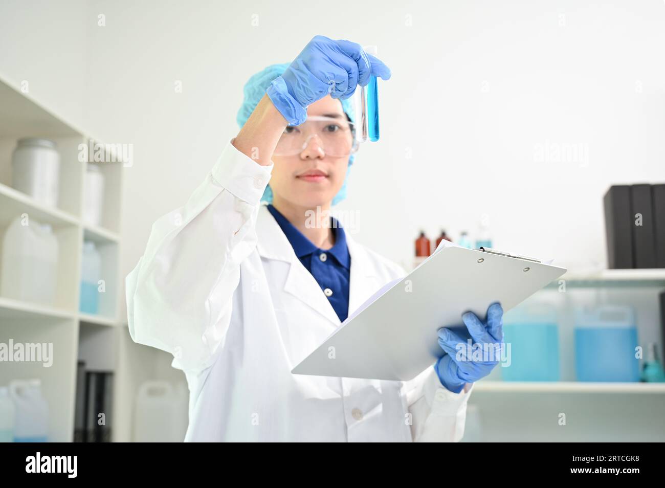 Hospital scientist hi-res stock photography and images - Alamy