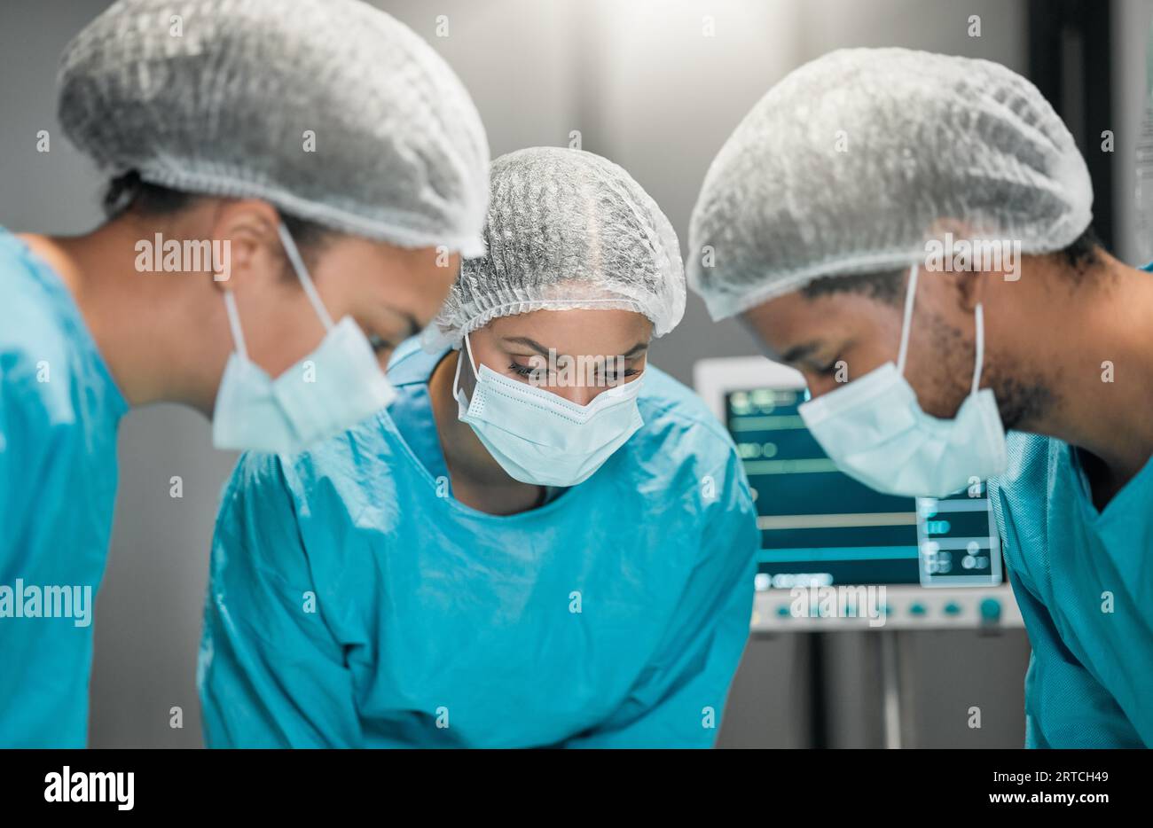Team doctors surgery healthcare hi-res stock photography and images - Alamy