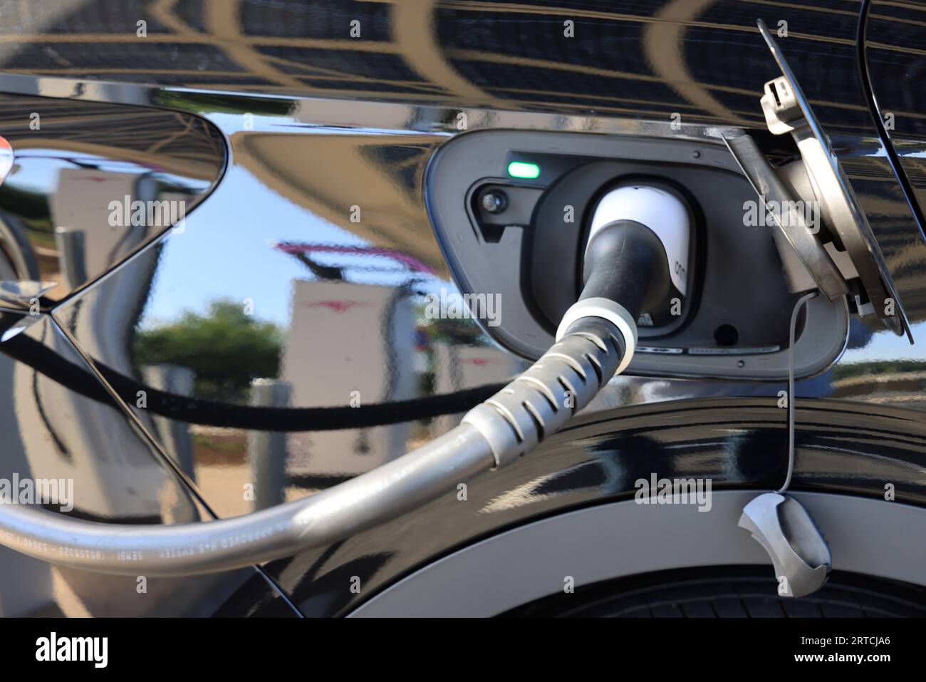 Electric vehicle charging station for a lowcarbon highway. Travel