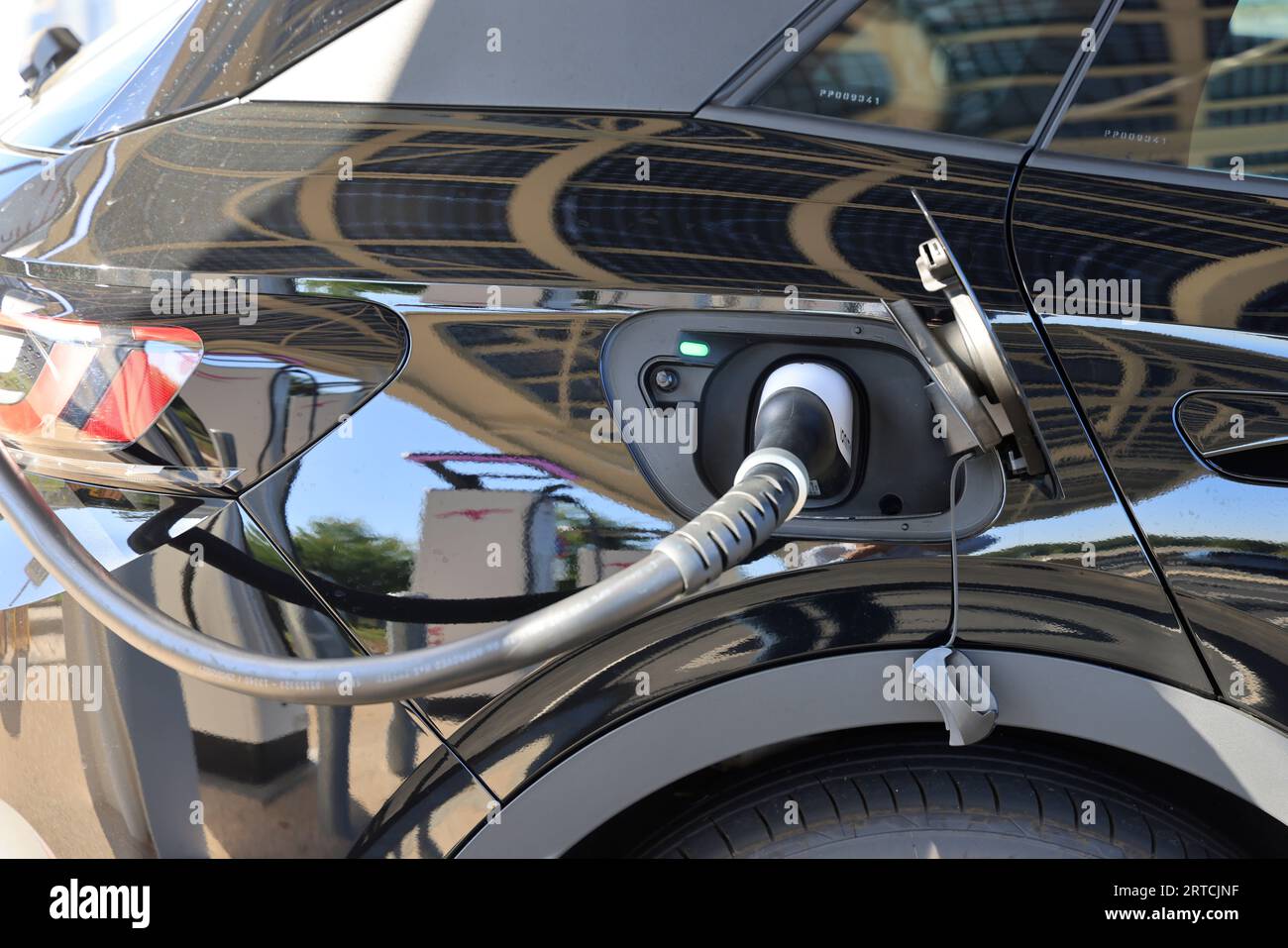 Electric vehicle charging station for a lowcarbon highway. Travel