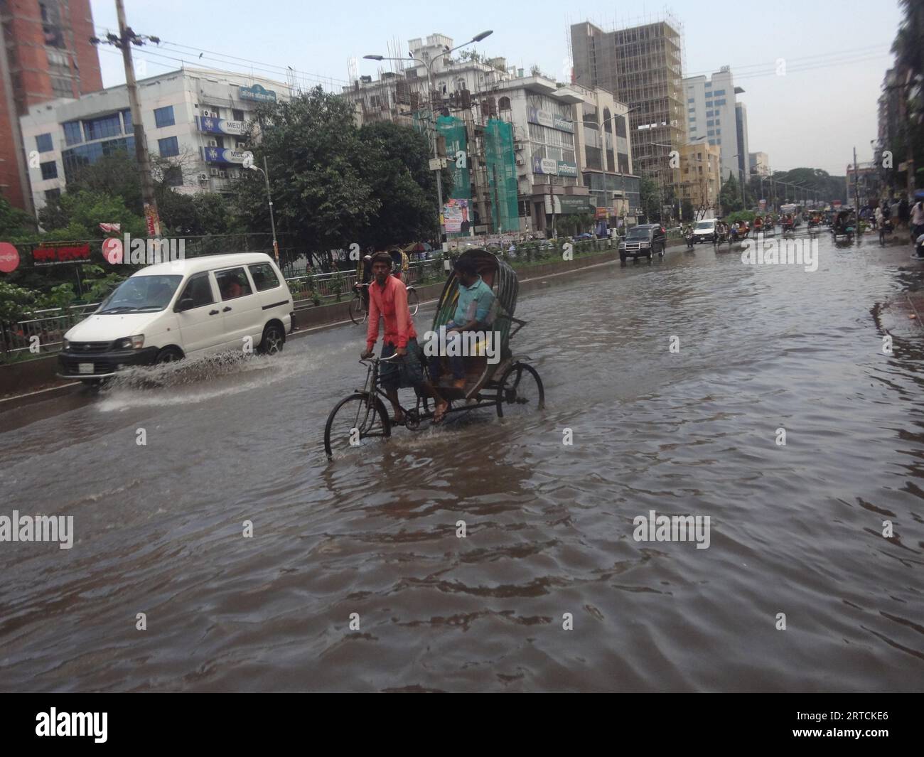 Hasan Reksha Bangladesh rickshaw flood hi-res stock photography and images - Alamy