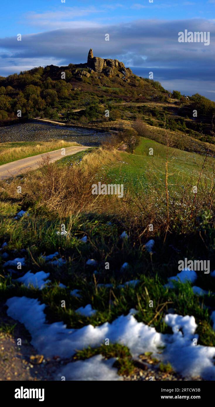 prima neve autunnale sulle colline di Pietrarubbia Stock Photo