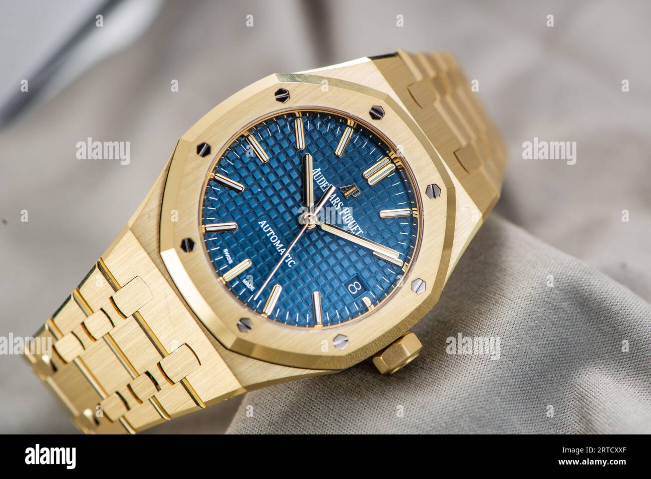 Audemars Piguet Royal Oak 15450 Stock Photo - Alamy