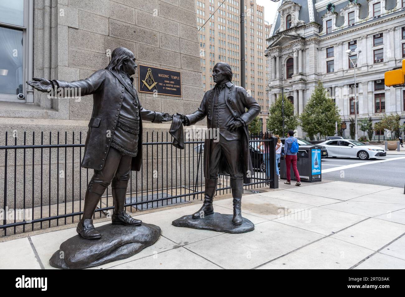 Bronze statue of Benjamin Franklin and Washington outside The Grand Lodge of Pennsylvania