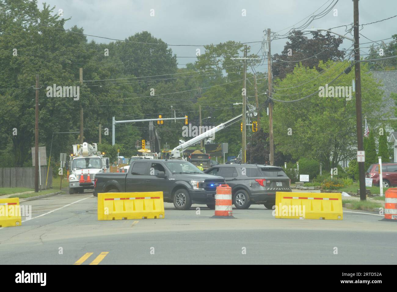 Leominster, MA, USA. 12th Sep, 2023. The morning after major flooding from 10 inches of rain residents clean up and assess the damage, while others are evacuated because the Barret Pond dam may not be structurally sound. (Credit Image: © Kenneth Martin/ZUMA Press Wire) EDITORIAL USAGE ONLY! Not for Commercial USAGE! Stock Photo