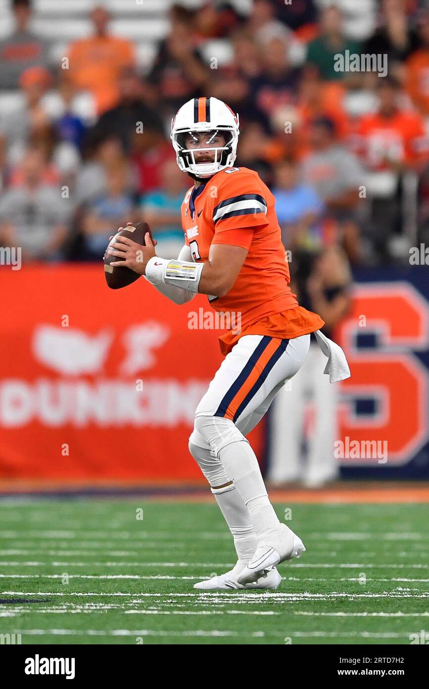 Syracuse quarterback Garrett Shrader (6) looks to pass during the first ...