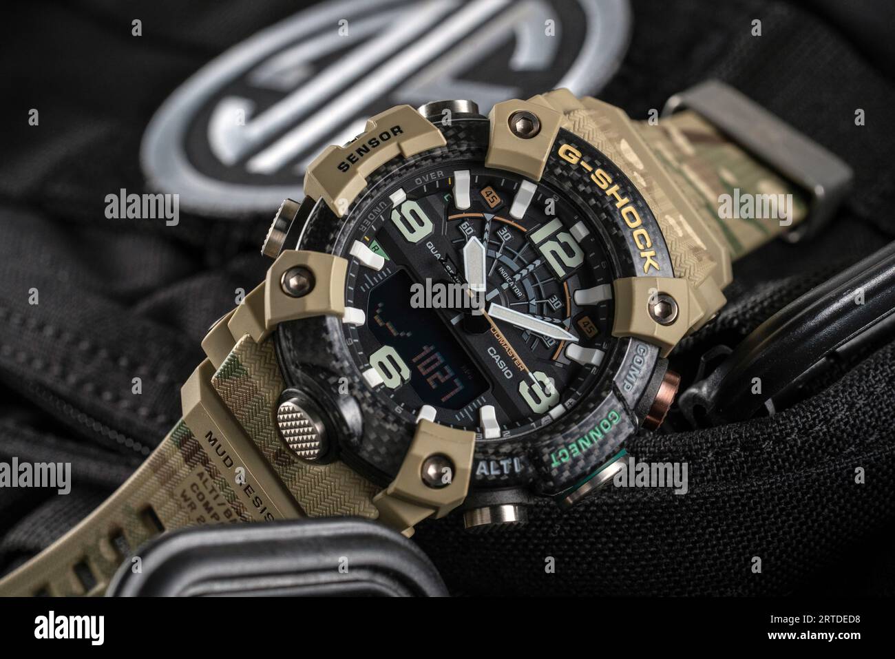 The GGB100BA 1A is the latest edition to the Mudmaster collection. The British Army G SHOCK Mudmaster colloboration model features an updated Carbon C Stock Photo Alamy