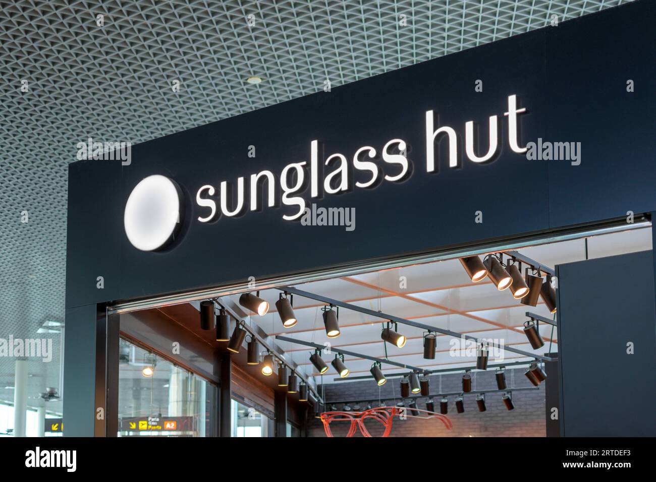 Sunglass hut retail store hi res stock photography and images Alamy