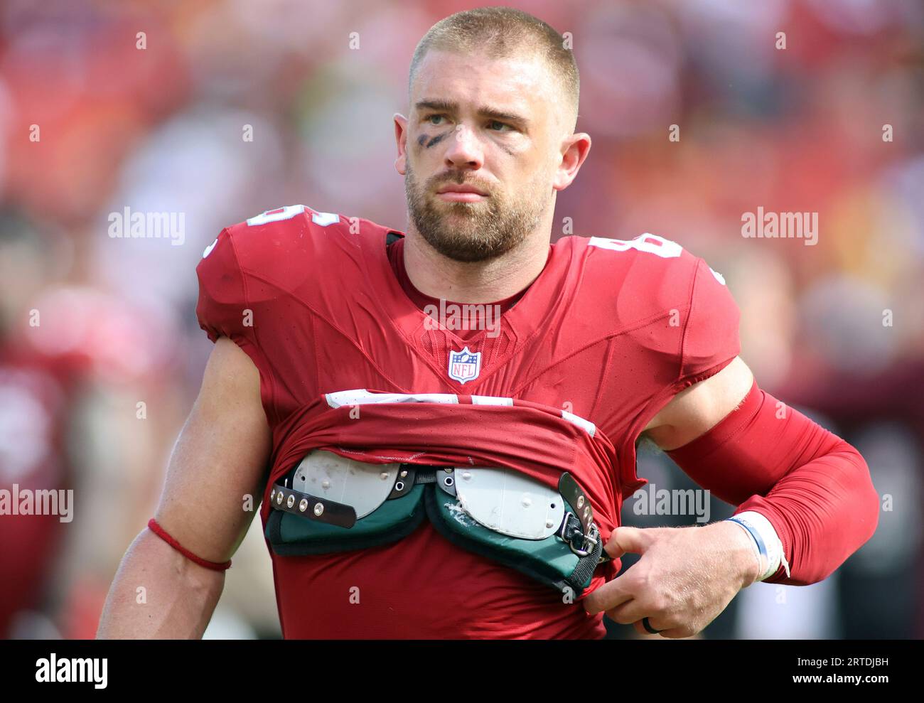 Arizona Cardinals tight end Zach Ertz (86) carries the ball during an NFL  football game between the Detroit Lions and the Arizona Cardinals in  Detroit, Michigan USA, on Sunday, December 19, 2021. (