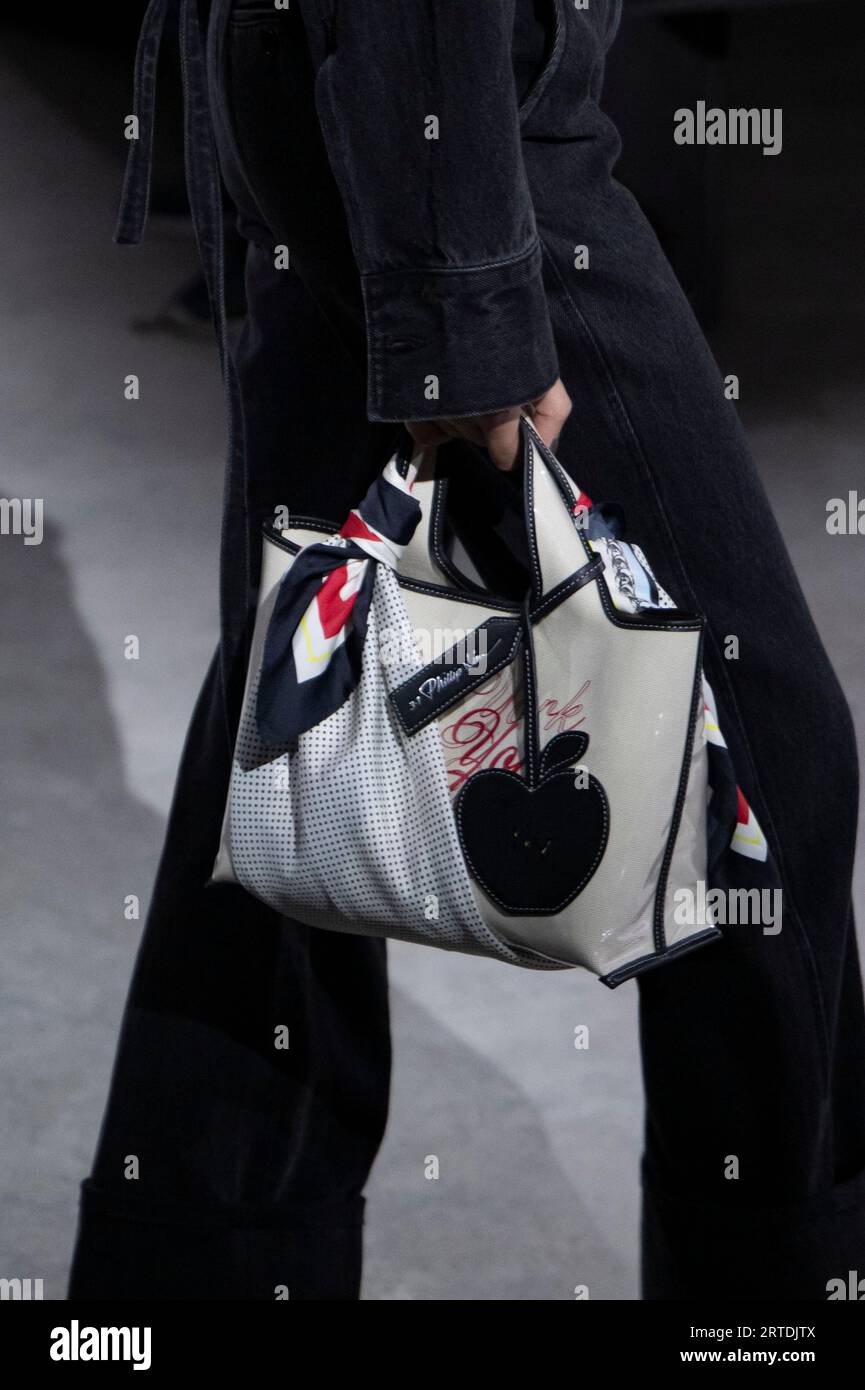 Details, accessories, handbags and shoes on the runway at the