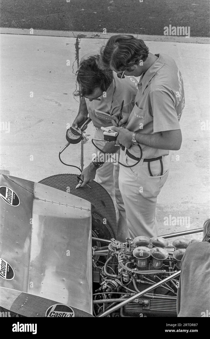Checking tires at the 1972 SCCA L&M F5000 race at the Watkins Glen