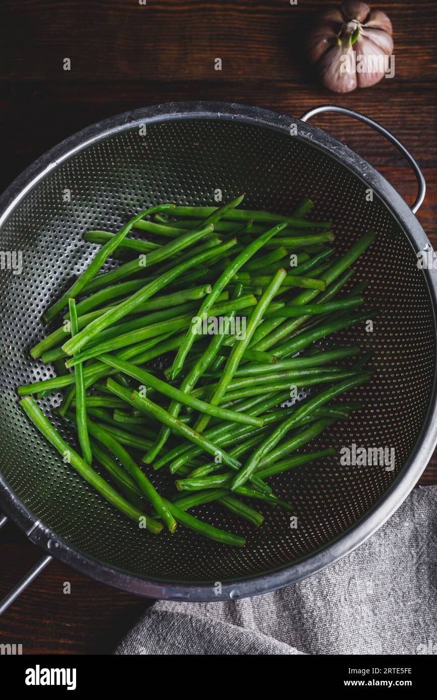 Green beans in sieve hi-res stock photography and images - Alamy