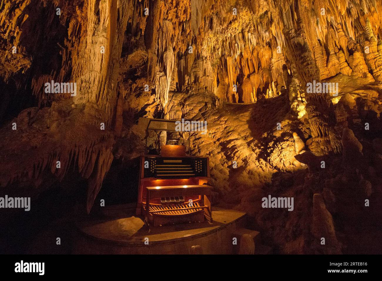 Illuminated Great Stalacpipe Organ in the Luray Caverns of Virginia, USA; Luray, Virginia, United States of America Stock Photo