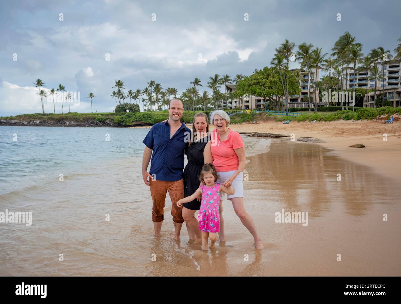 Family portrait at the beach hi-res stock photography and images - Alamy
