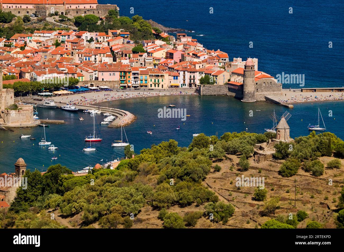 sailboats-in-the-harbour-of-collioure-collioure-pyrenees-orientales
