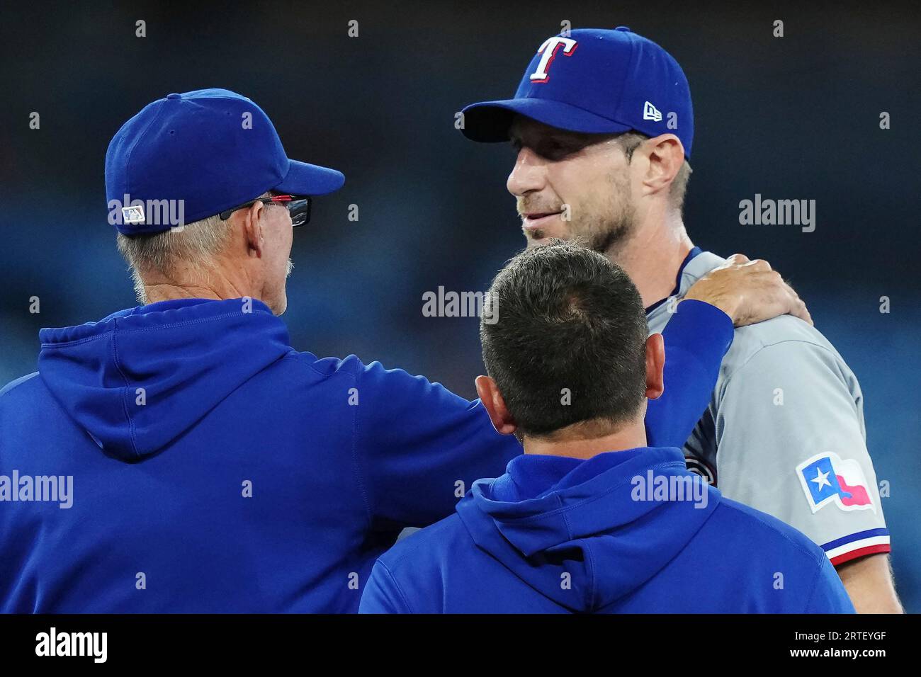 Texas Rangers bring back Mike Maddux as pitching coach