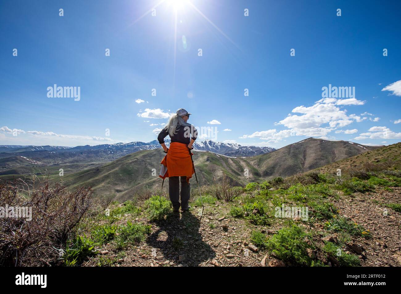Woman on top of mountain hi-res stock photography and images - Alamy