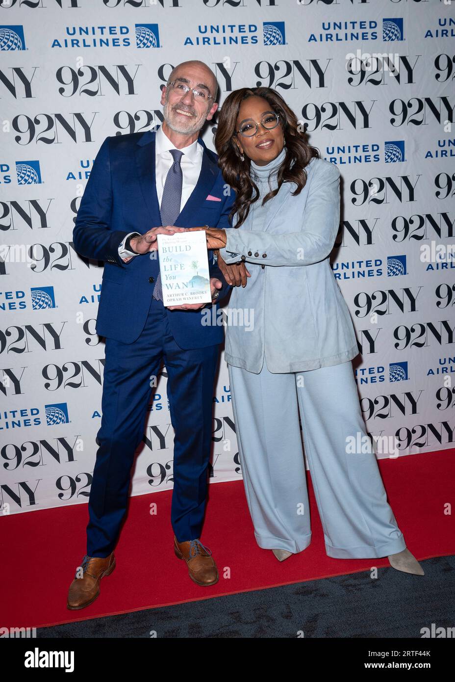 https://c8.alamy.com/comp/2RTF44K/arthur-c-brooks-and-oprah-winfrey-pose-backstage-before-discussing-their-new-book-building-the-life-you-want-the-art-and-science-of-getting-happier-at-the-92nd-street-y-on-tuesday-sept-12-2023-in-new-york-photo-by-christopher-smithinvisionap-2RTF44K.jpg