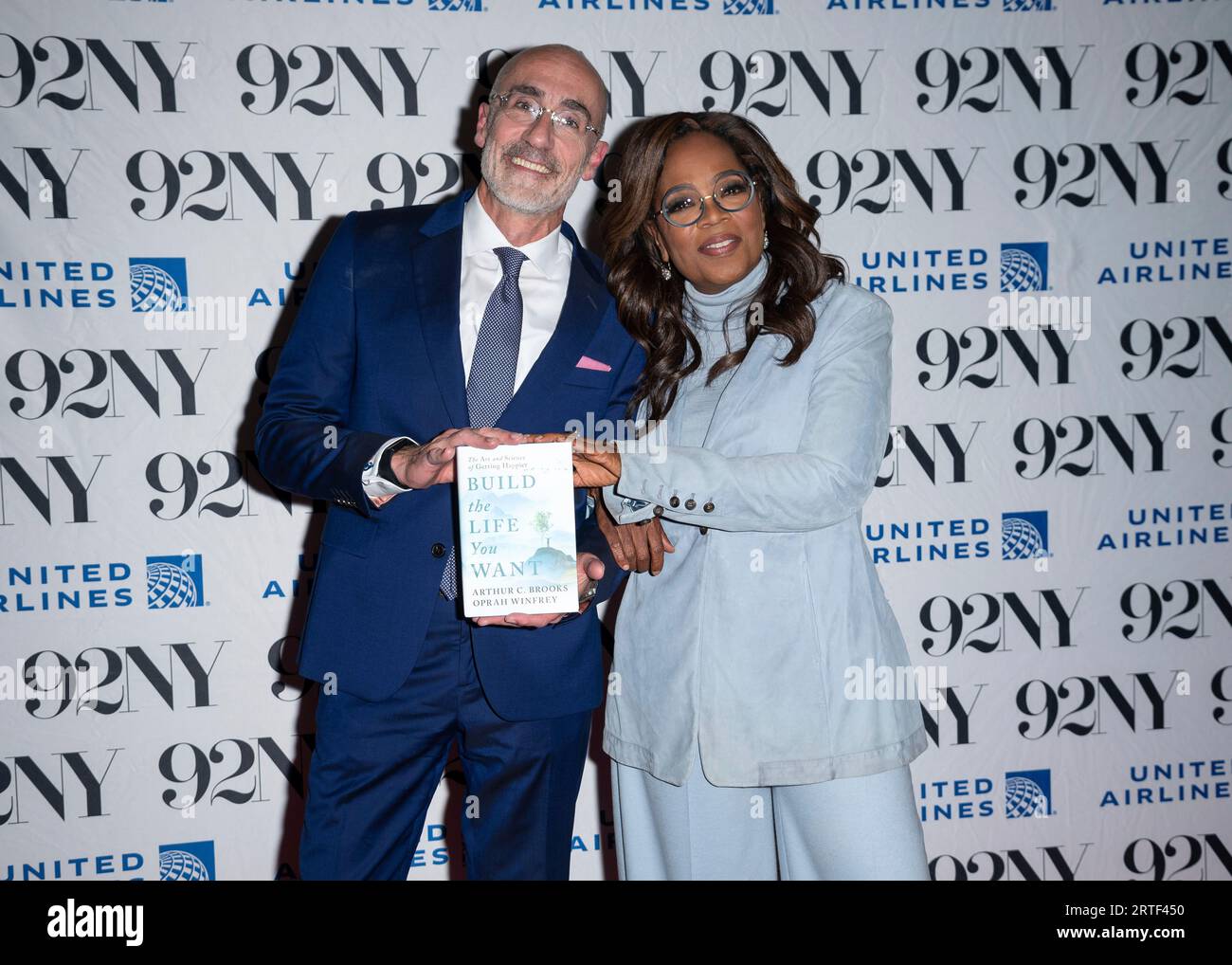 https://c8.alamy.com/comp/2RTF450/arthur-c-brooks-and-oprah-winfrey-pose-backstage-before-discussing-their-new-book-building-the-life-you-want-the-art-and-science-of-getting-happier-at-the-92nd-street-y-on-tuesday-sept-12-2023-in-new-york-photo-by-christopher-smithinvisionap-2RTF450.jpg