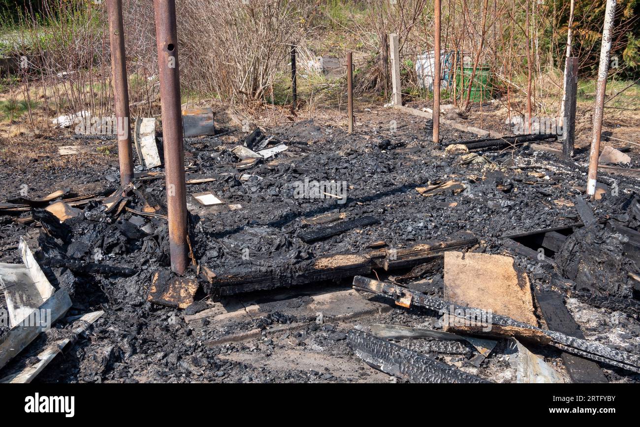 Burnt down fire damage hi-res stock photography and images - Alamy